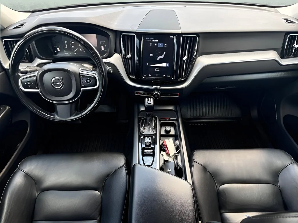 Used 2019  Volvo Momentum image 14