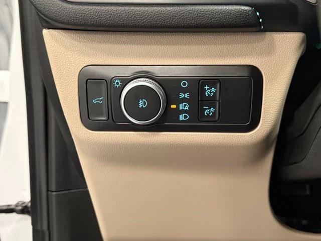 Used 2022 White Ford SEL image 13