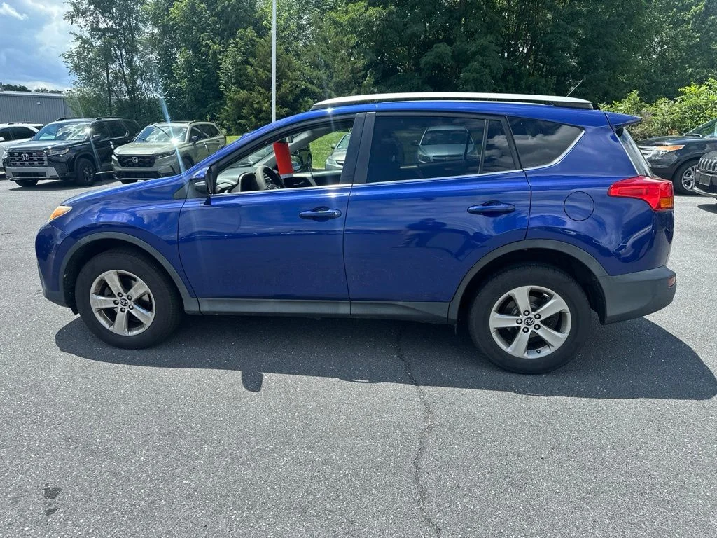 Used 2015 Blue Toyota XLE image 8