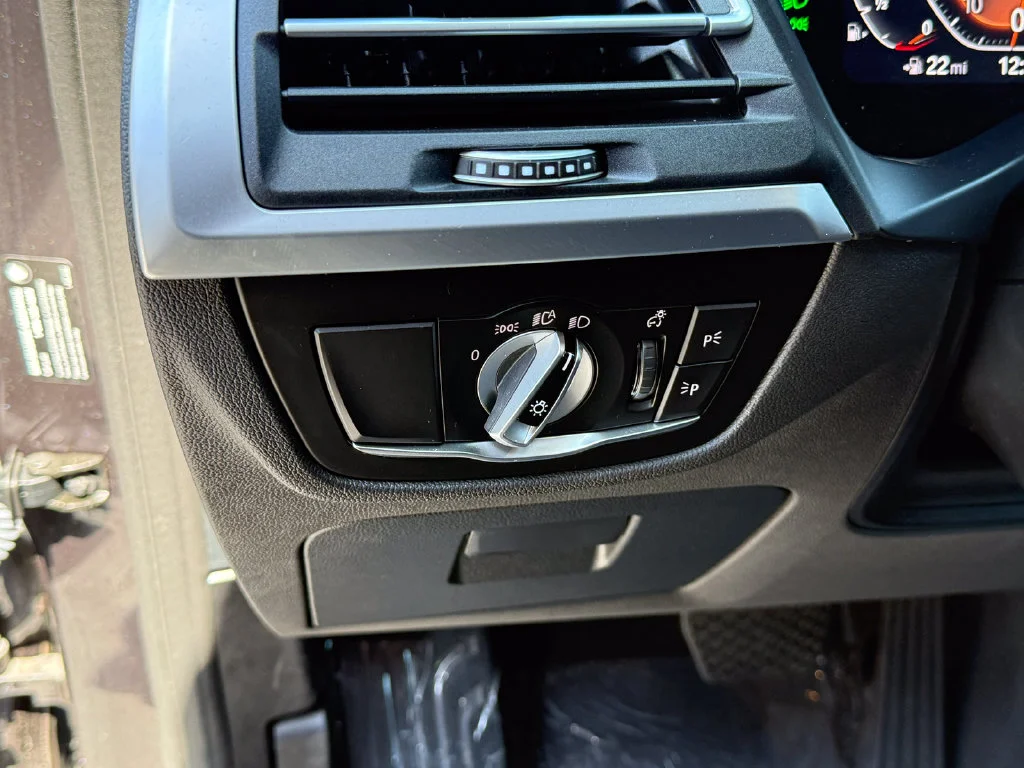 Used 2024 Gray BMW sDrive30i image 26