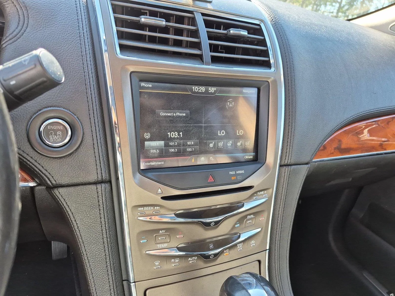 Used 2011 WHITE PLATINUM METALLIC TRI-COAT LINCOLN  image 24
