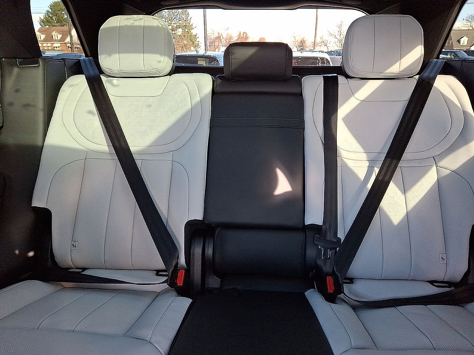 New 2025 Fuji White - 1AA Land Rover Dynamic SE image 10