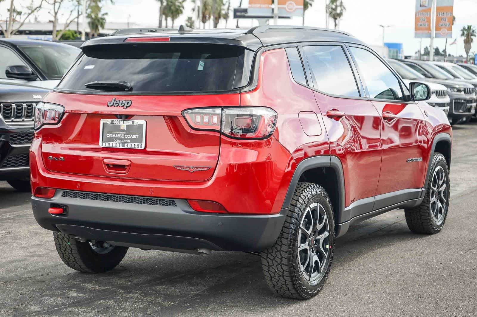New 2026 Red Hot Pearl-Coat Exterior Paint Jeep Trailhawk image 4