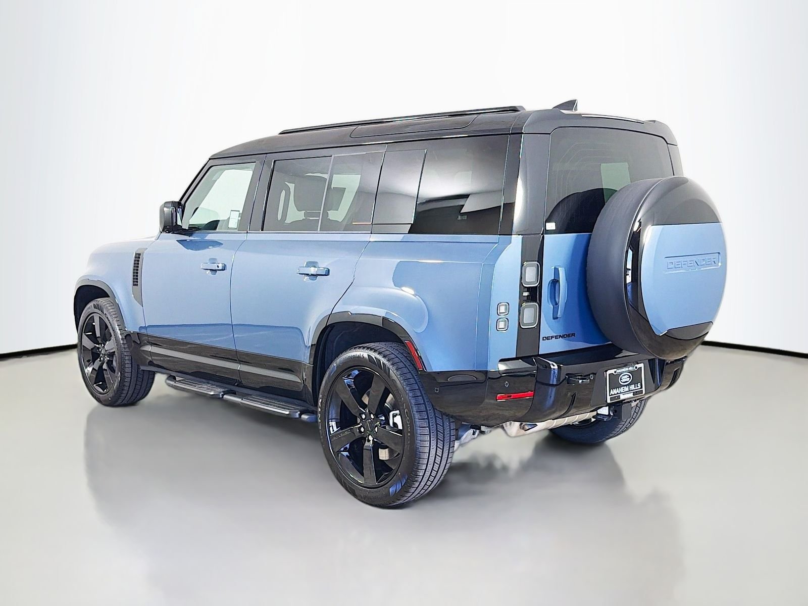 New 2026 Tasman Blue Land Rover X-Dynamic SE image 3