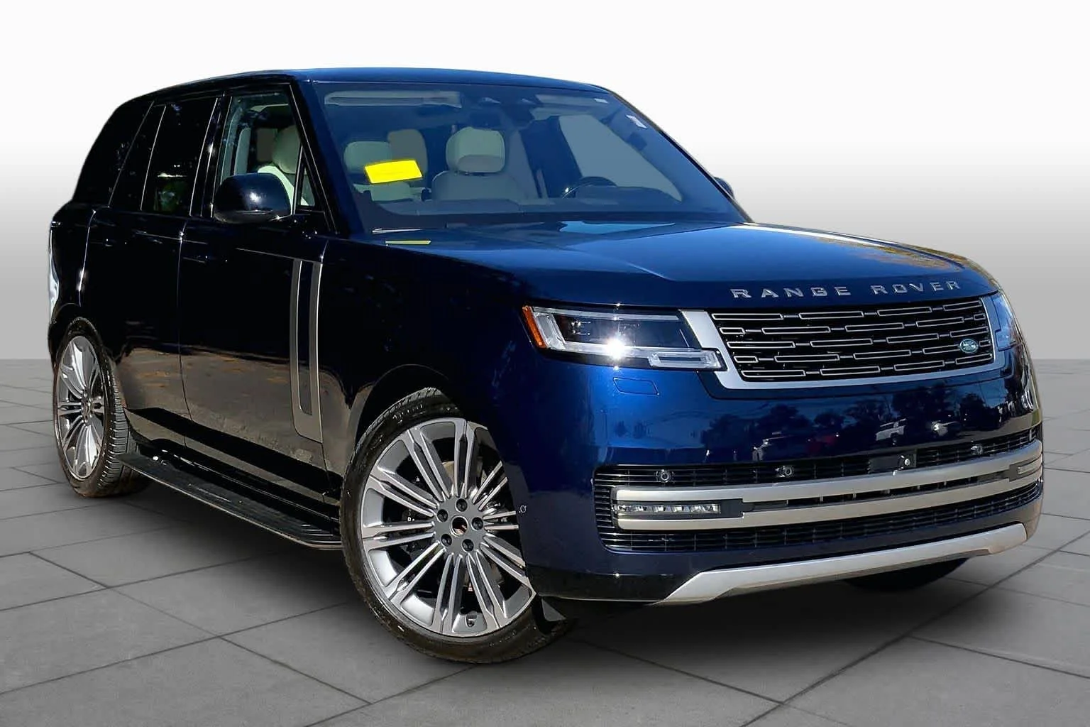 Used 2023 Portofino Blue Metallic Land Rover SE image 3
