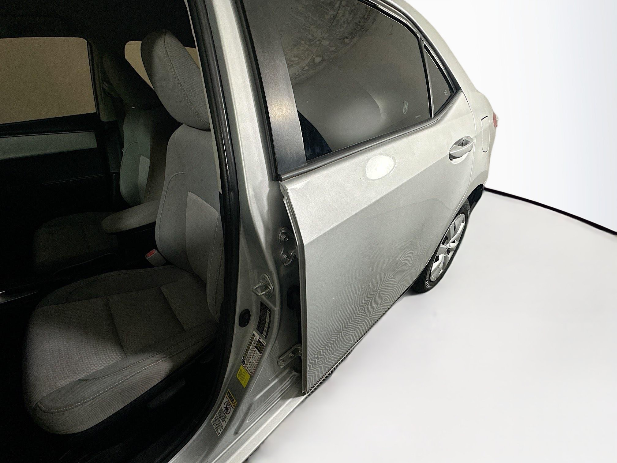 Used 2014 Classic Silver Metallic Toyota LE image 12