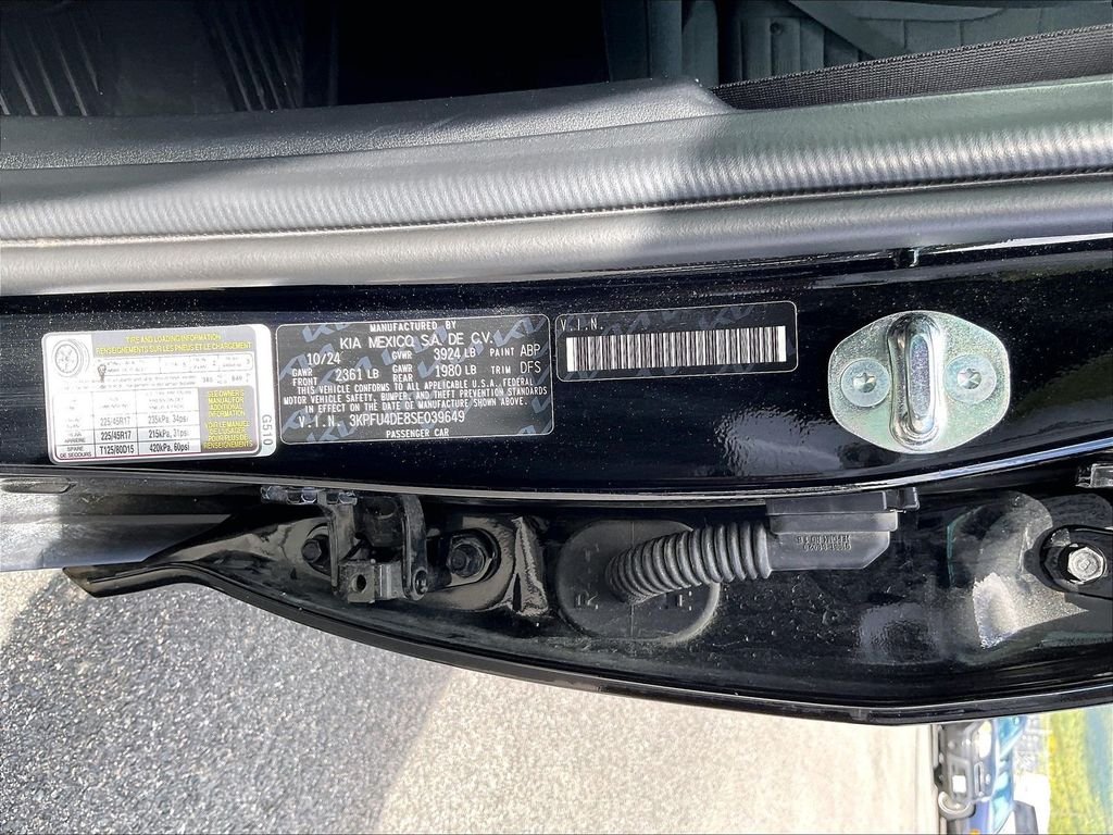 Used 2025 Aurora Black Pearl Kia EX image 31