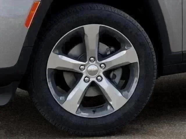 New 2026 Silver Zynith Exterior Paint Jeep Limited image 17