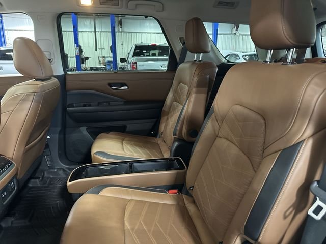 Used 2022 Gray Nissan Platinum image 30