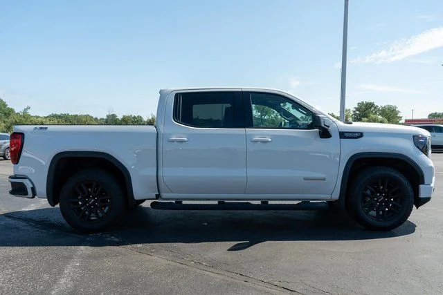 Used 2025 White GMC Elevation image 5