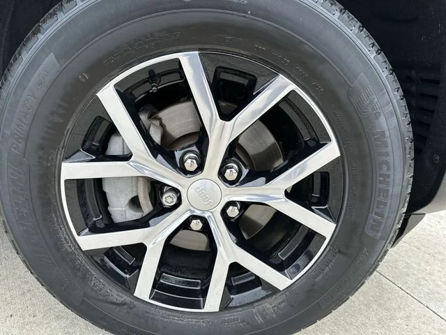 Used 2024 White Jeep Limited image 21