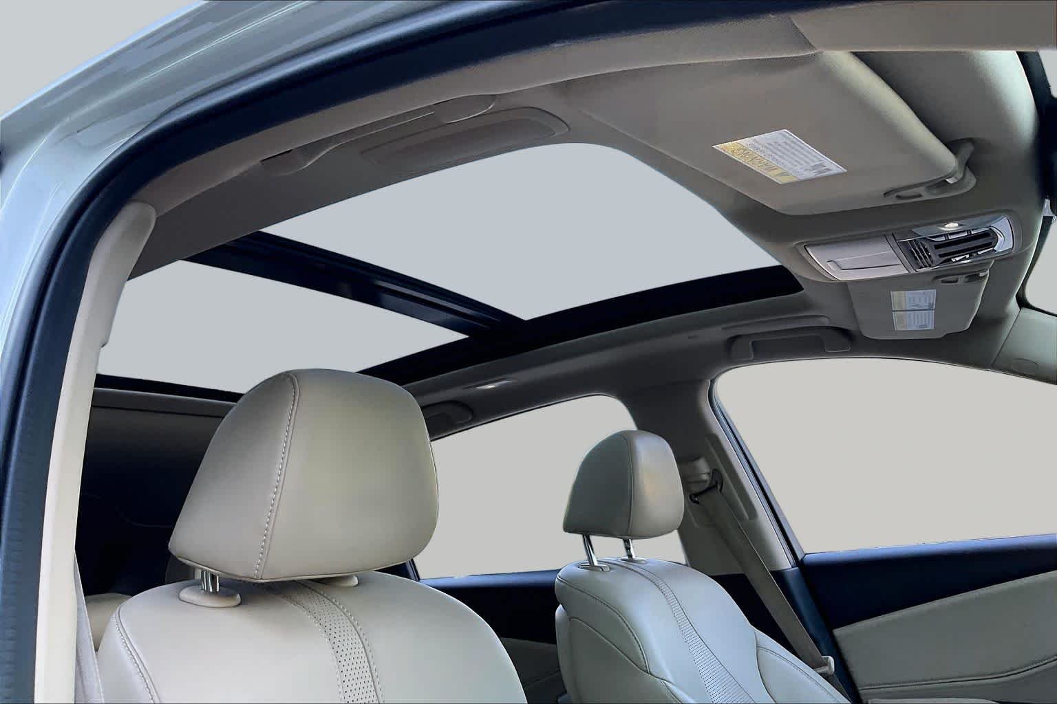 Used 2019 White Diamond Pearl Acura w/Technology Pkg image 12