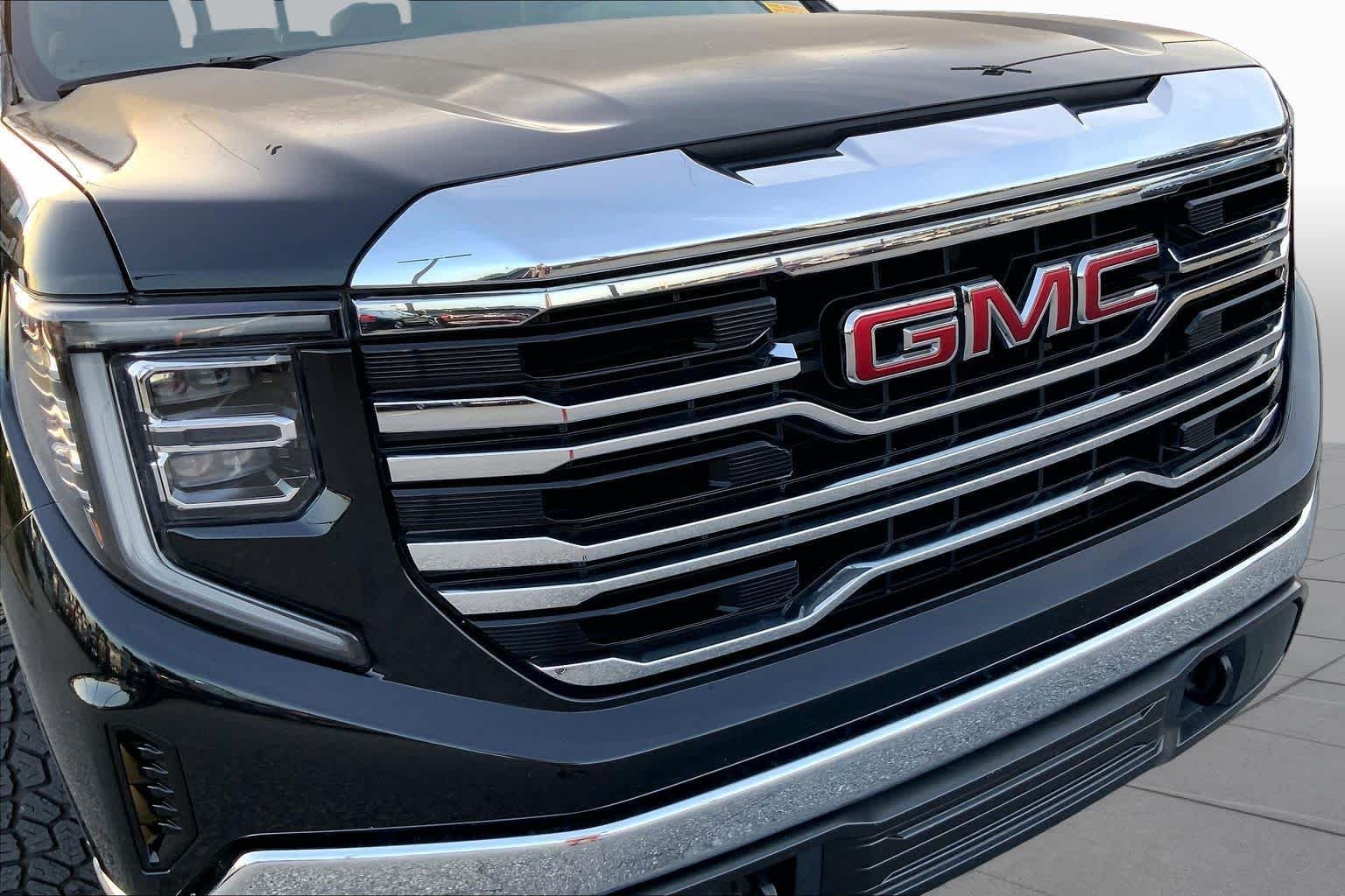 Used 2023 Onyx Black GMC SLT image 29