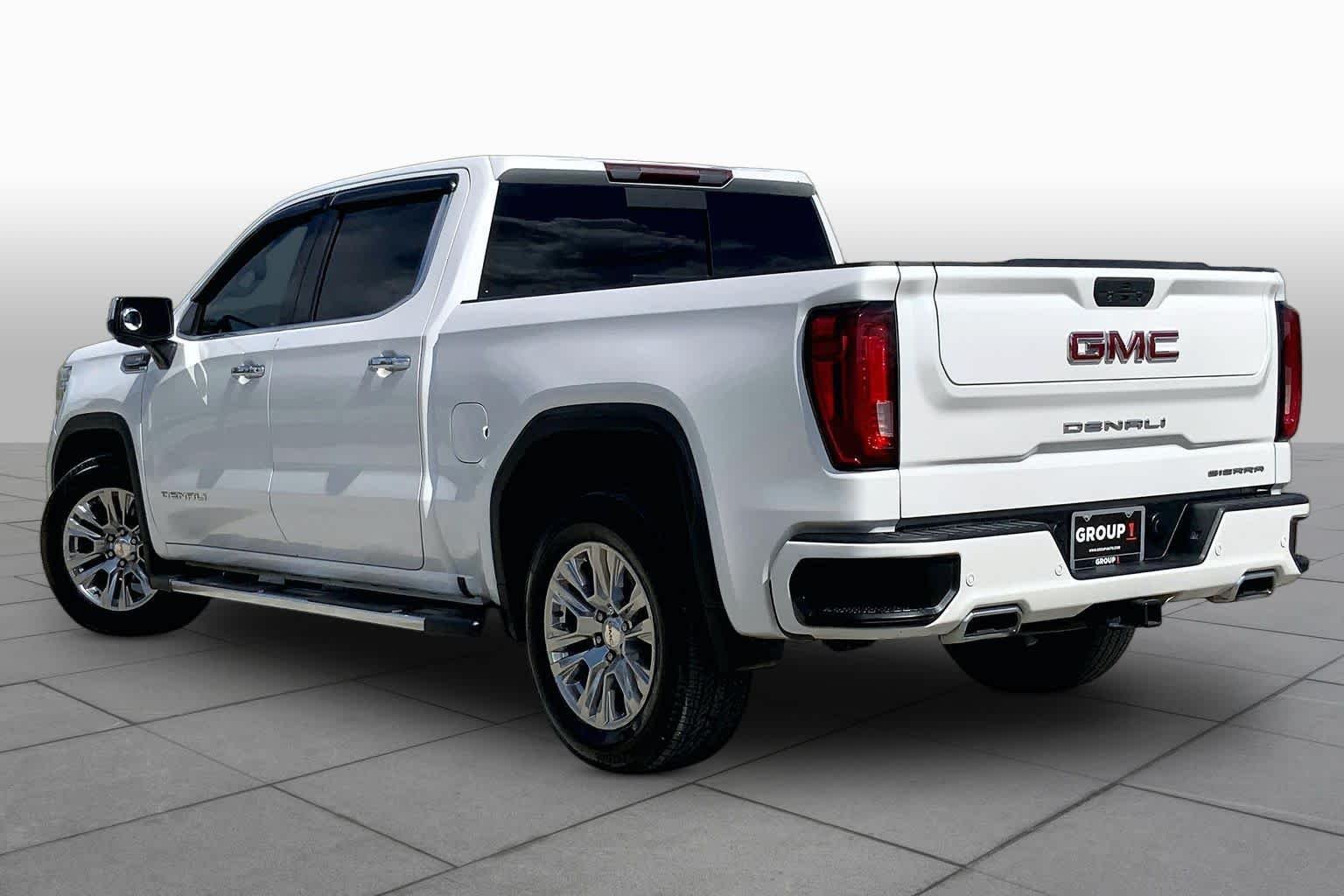 Used 2021 White Frost Tricoat GMC Denali image 12
