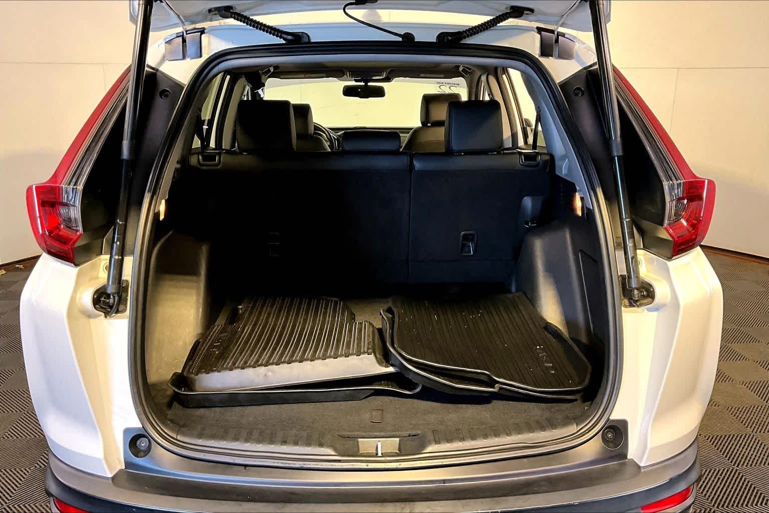 Used 2022 Platinum White Pearl Honda Touring image 36