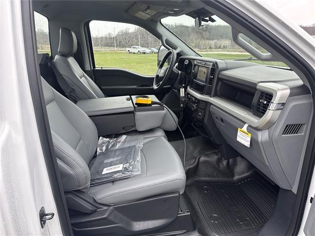 New 2026 Oxford White Ford F-550® XL image 38