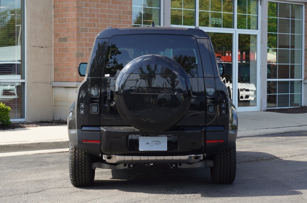 New 2026 Santorini Black Land Rover S image 5