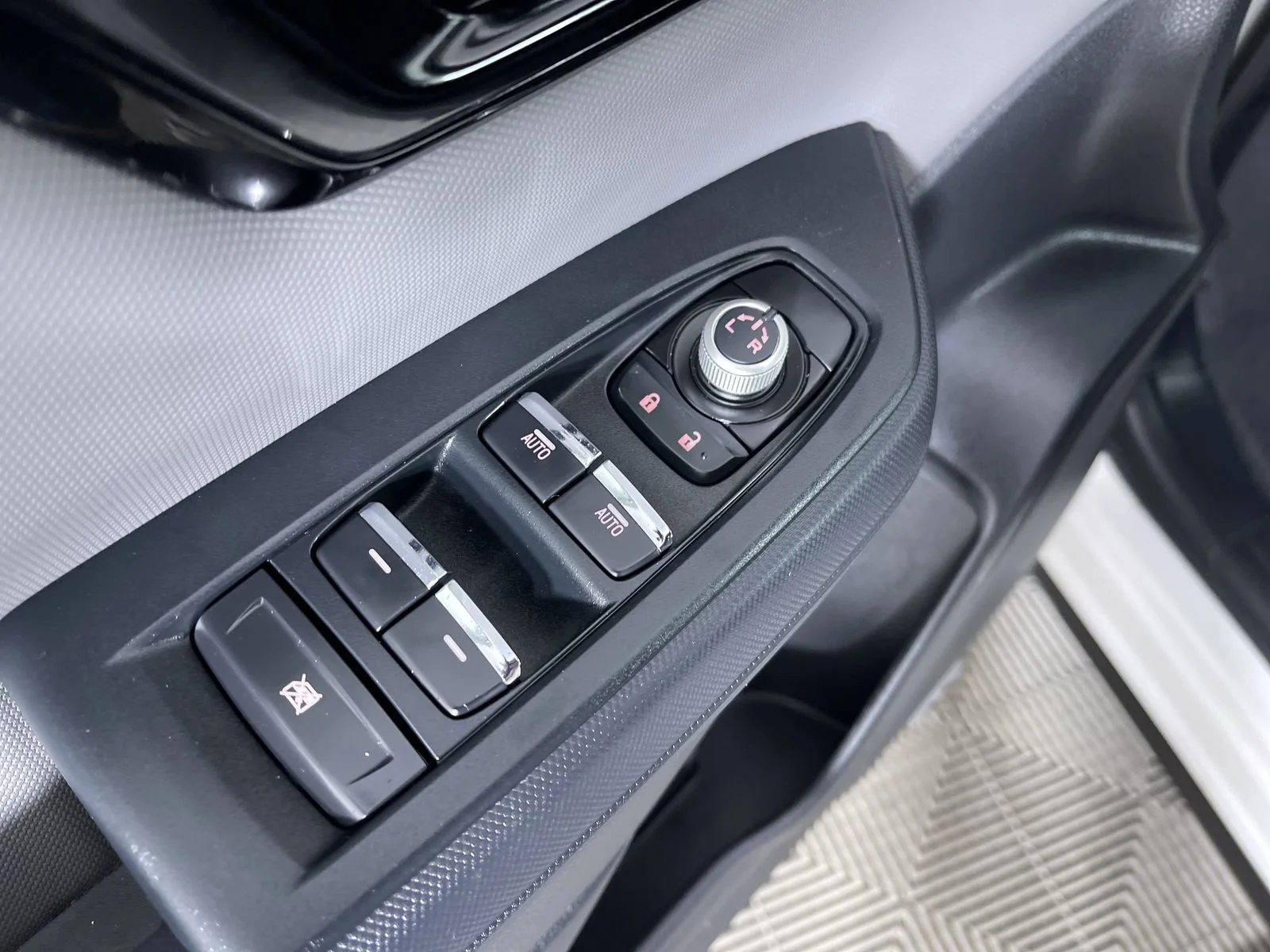 2025 Subaru Forester Sport - Photo 13