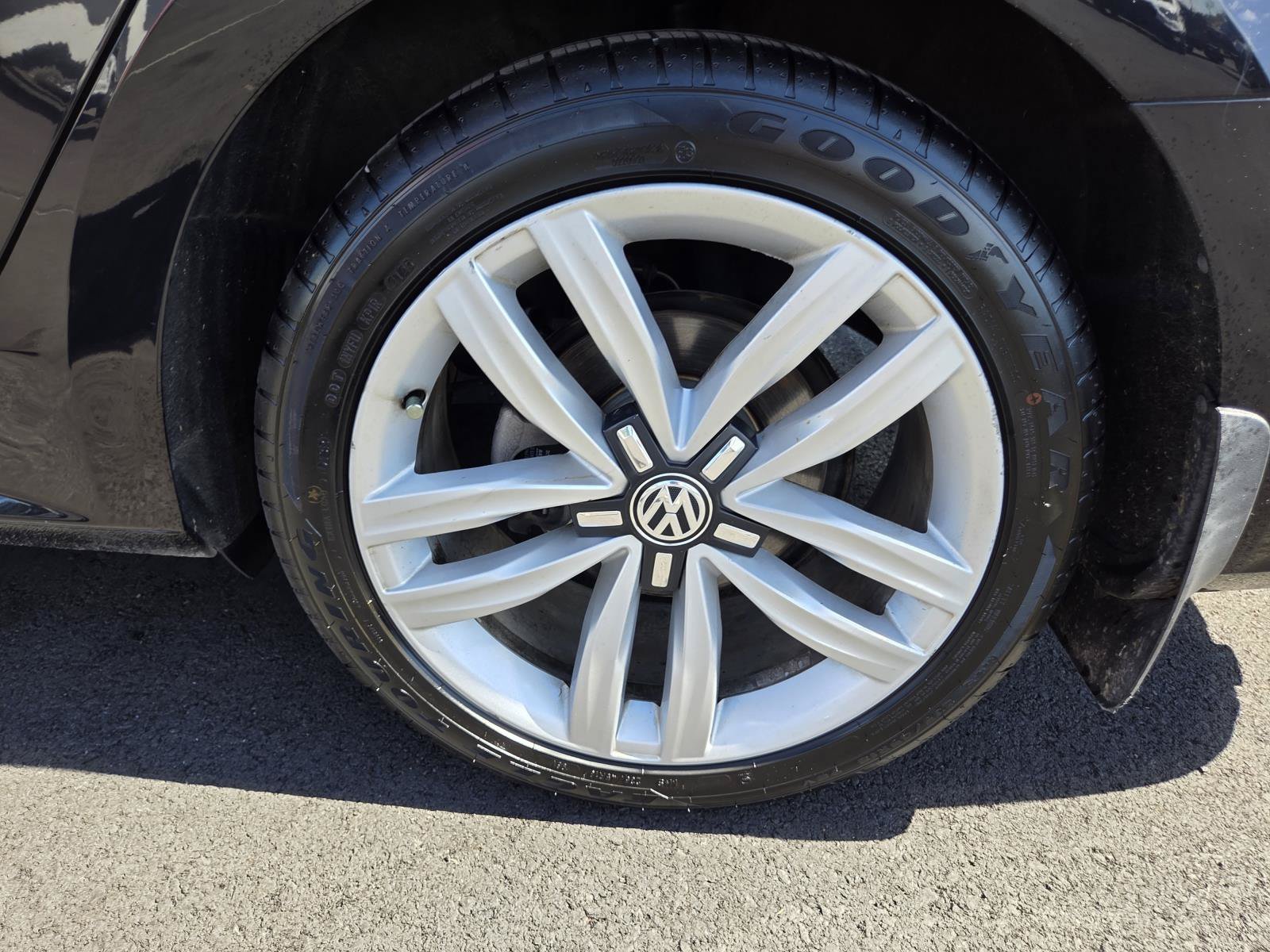 Used 2017  Volkswagen 1.8T SE w/Technology image 9