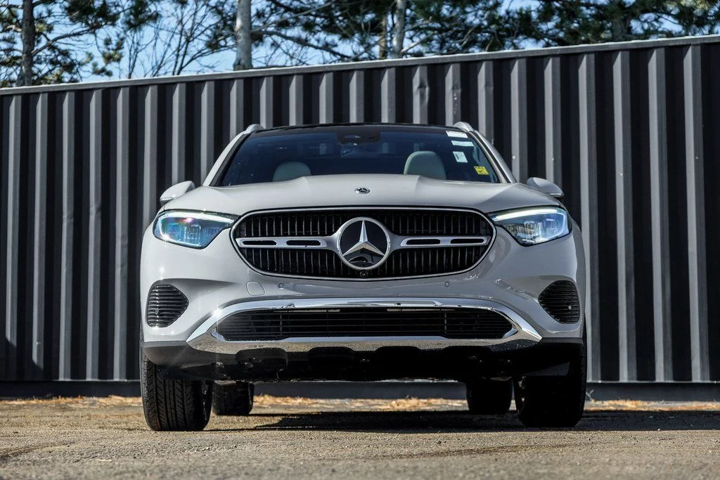 Certified Used 2026  Mercedes-Benz GLC 300 image 5