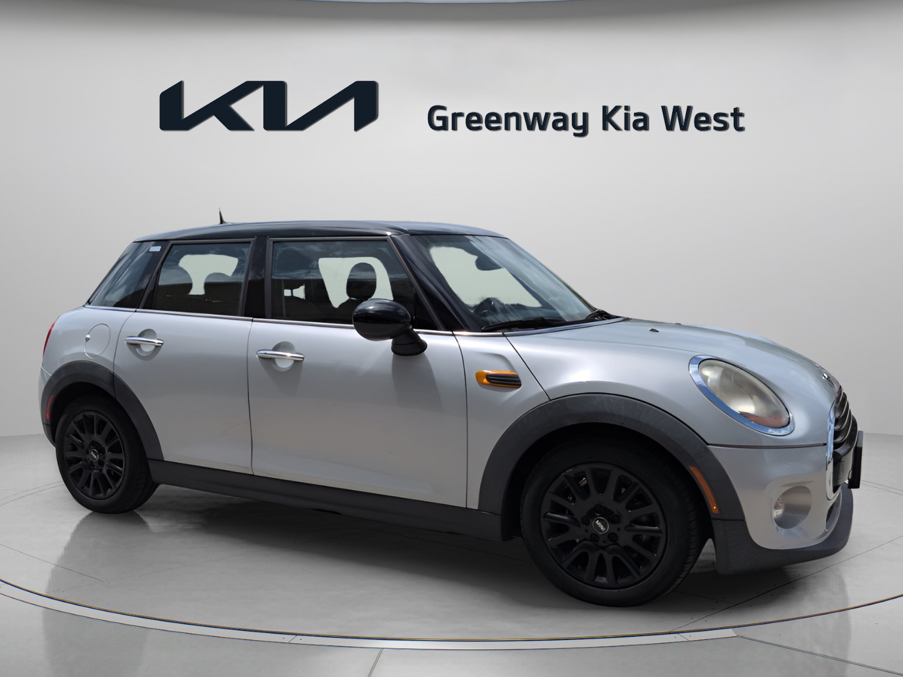 Used 2017 White Silver Metallic MINI Base image 1