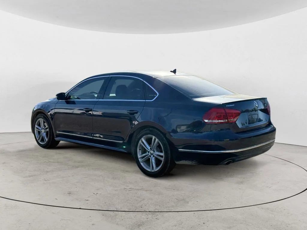 Used 2015 Blue Volkswagen TDI SEL Premium image 3