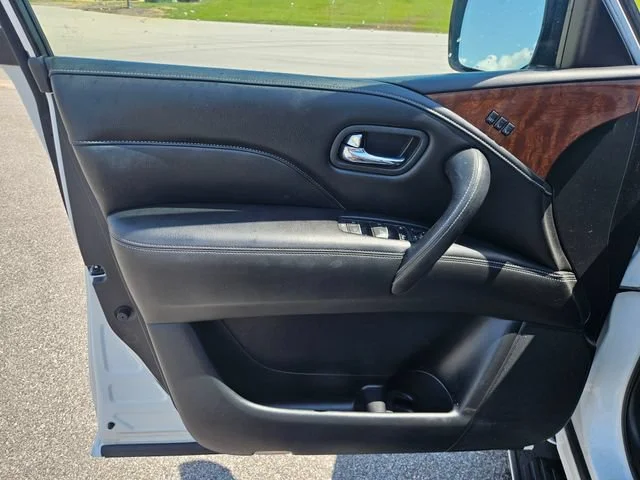 Used 2019 White INFINITI LUXE image 10