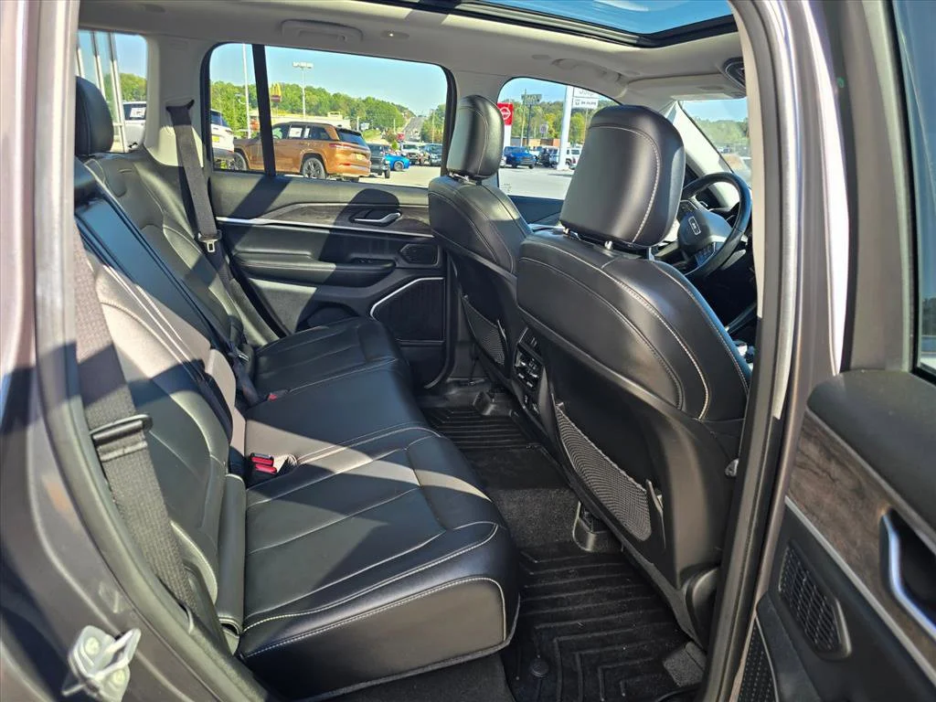Used 2022 Gray Jeep Limited image 7