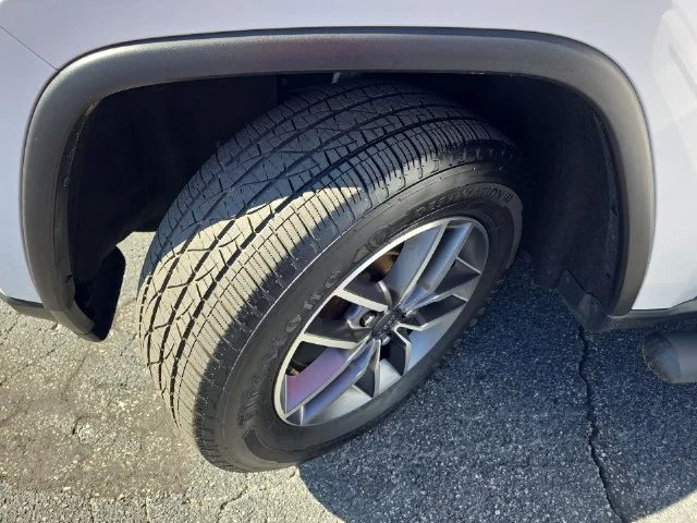 Used 2022 White Jeep Limited image 34