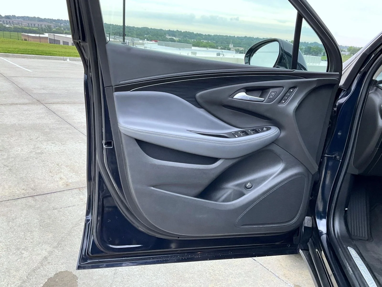 Used 2020 Blue Buick Essence image 10