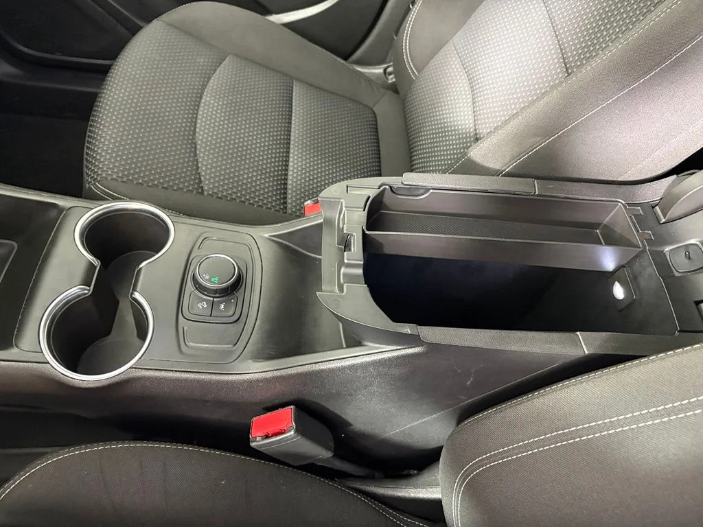 Used 2024 White GMC SLE image 30