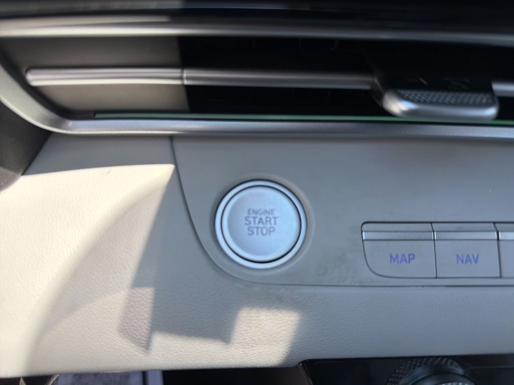 2025 Hyundai Elantra Limited - Photo 30
