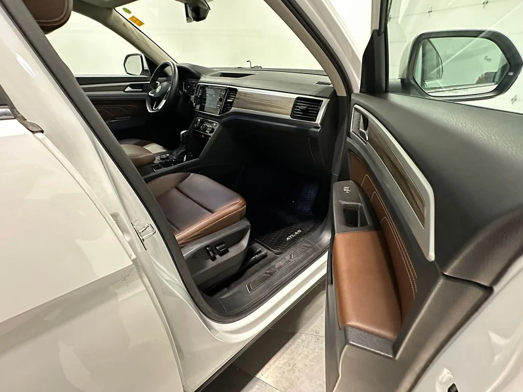 Used 2023  Volkswagen SEL image 28