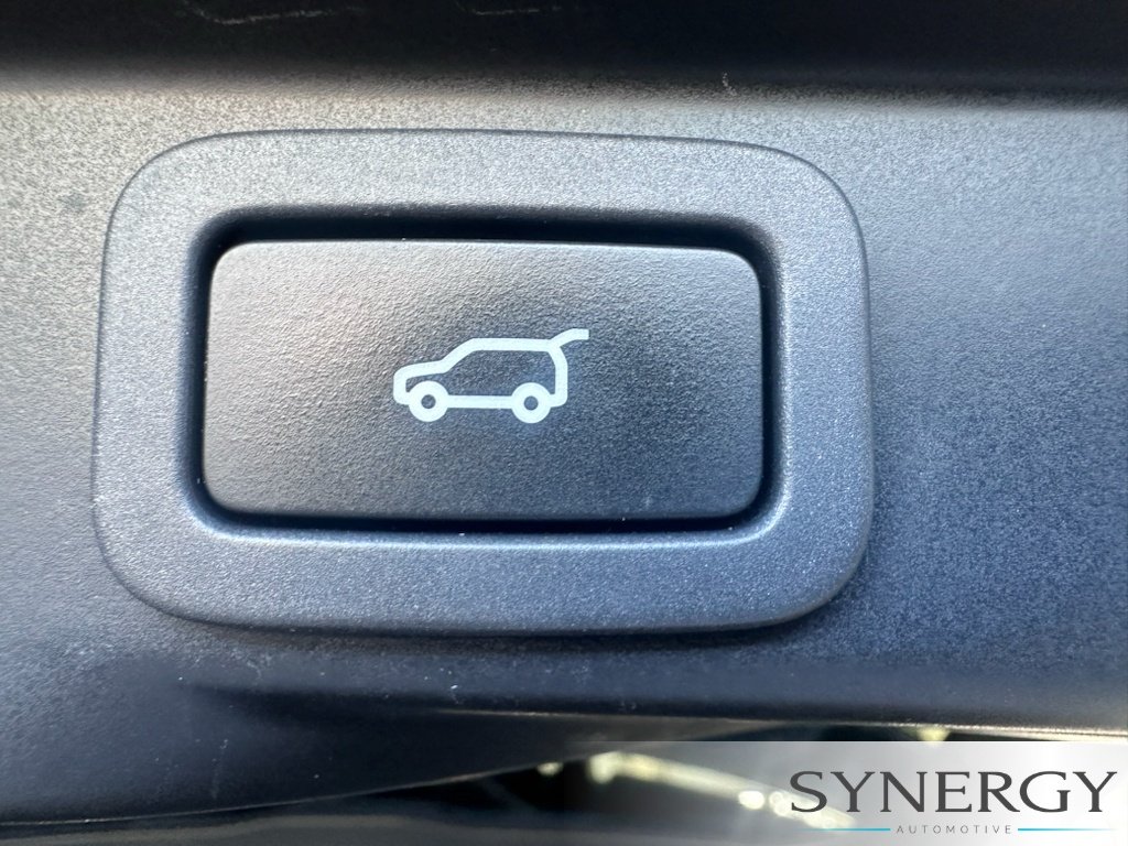 Used 2018 Silicon Silver Premium Metallic Land Rover HSE Dynamic image 9