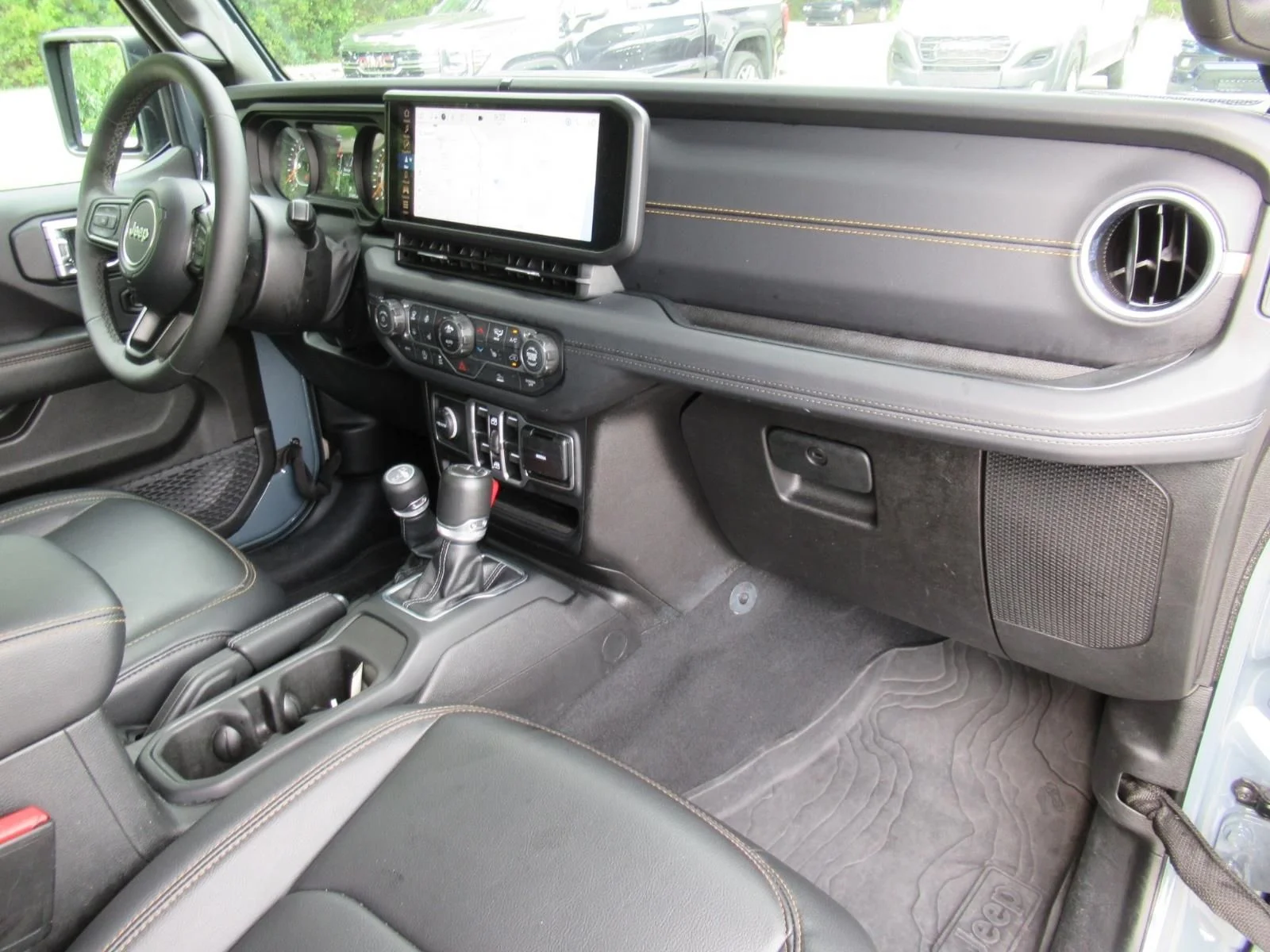 Used 2025 Gray Jeep High Tide image 12