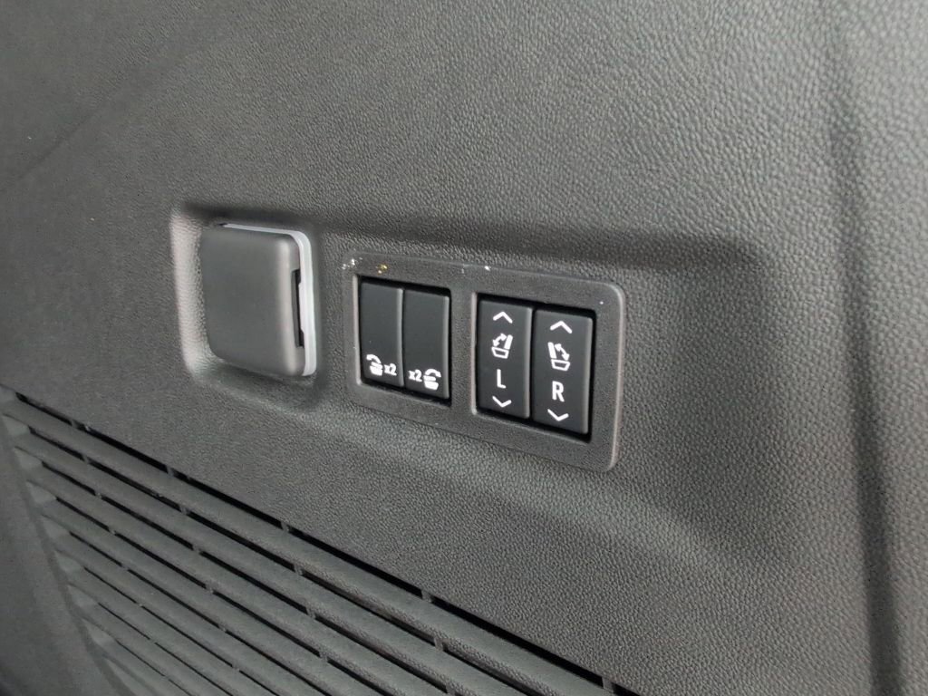 2026 Chevrolet Suburban RST - Photo 12