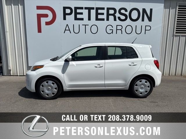 Used 2014 White Scion Base image 7