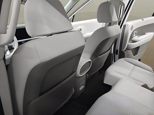 New 2026 White Hyundai SEL Premium 8P image 17