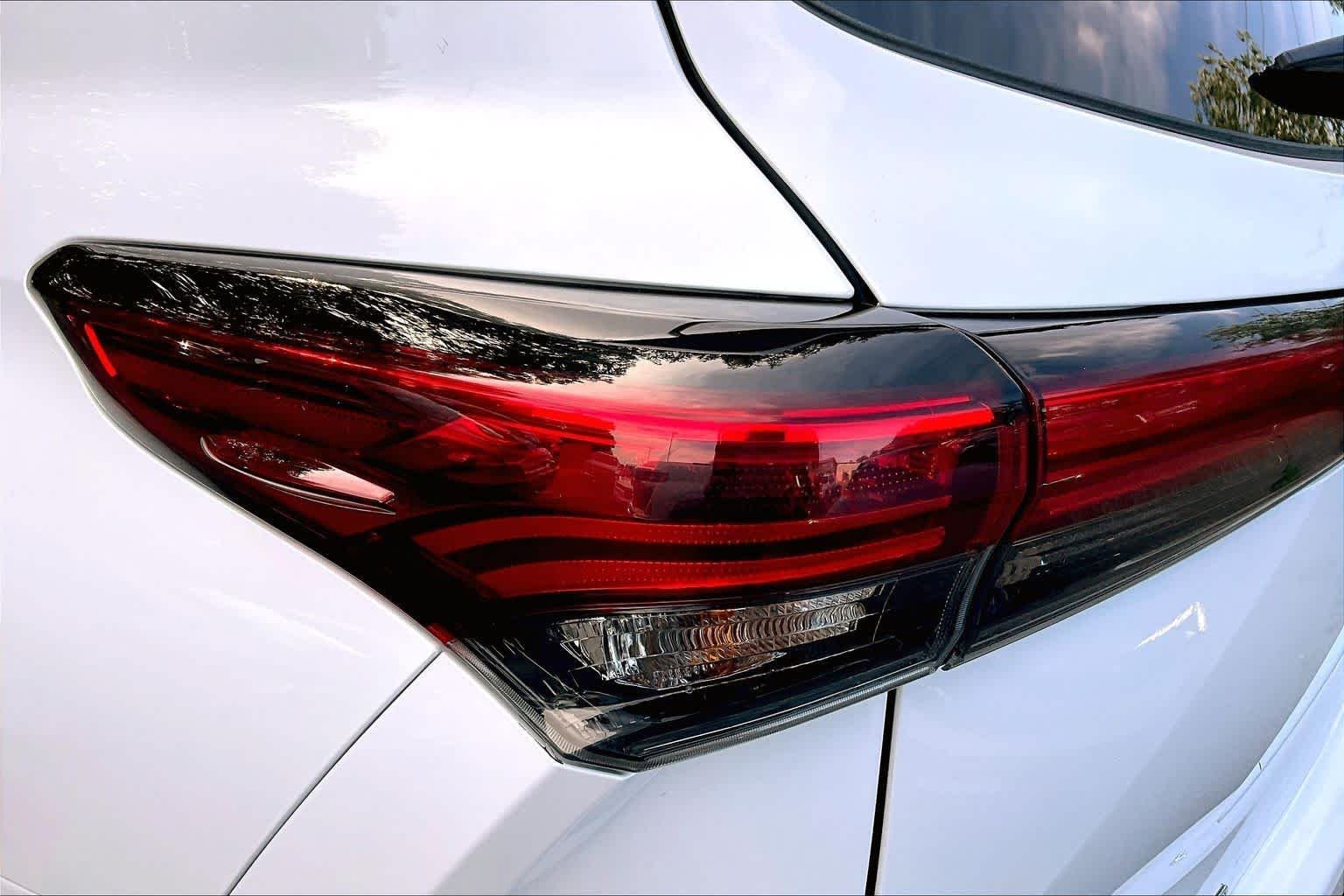Used 2023 Wind Chill Pearl Toyota Limited image 27