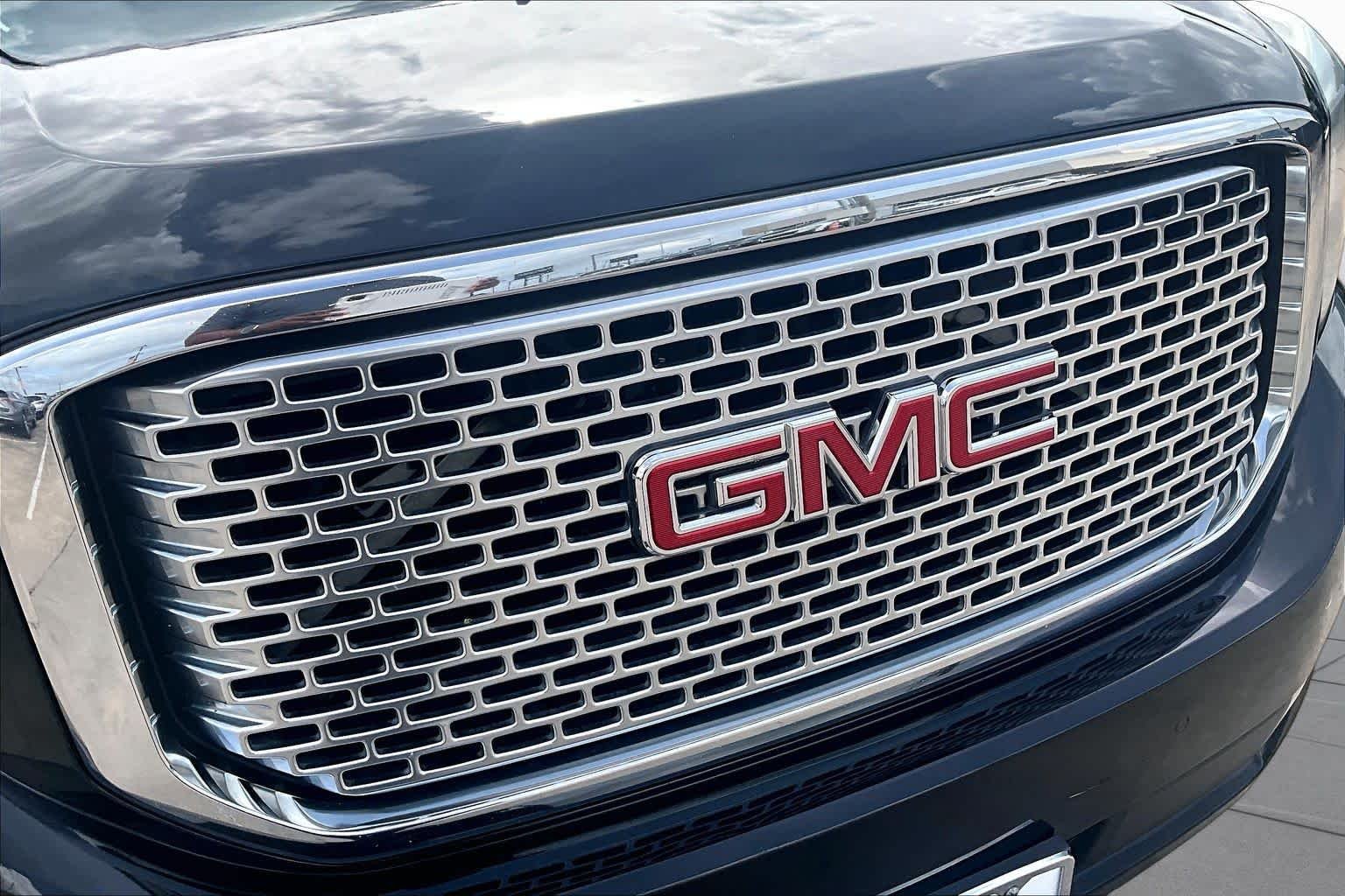 Used 2015 Onyx Black GMC Denali image 29
