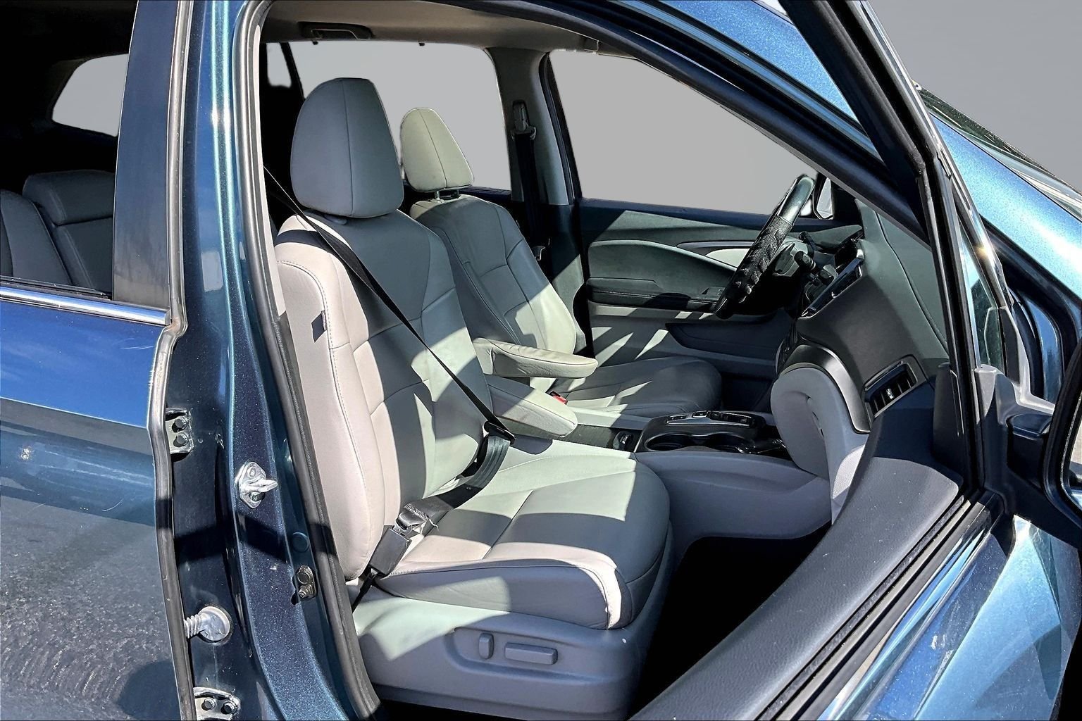 Used 2022  Honda EX-L image 28