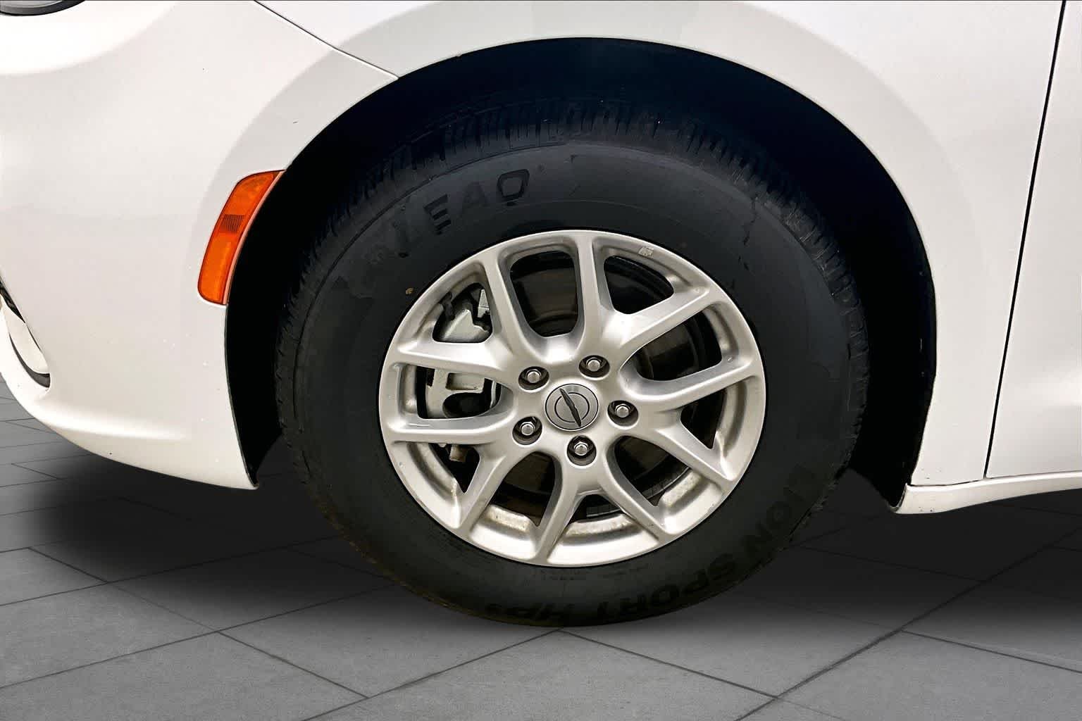 Used 2024 Bright White Clearcoat Chrysler Touring L image 11