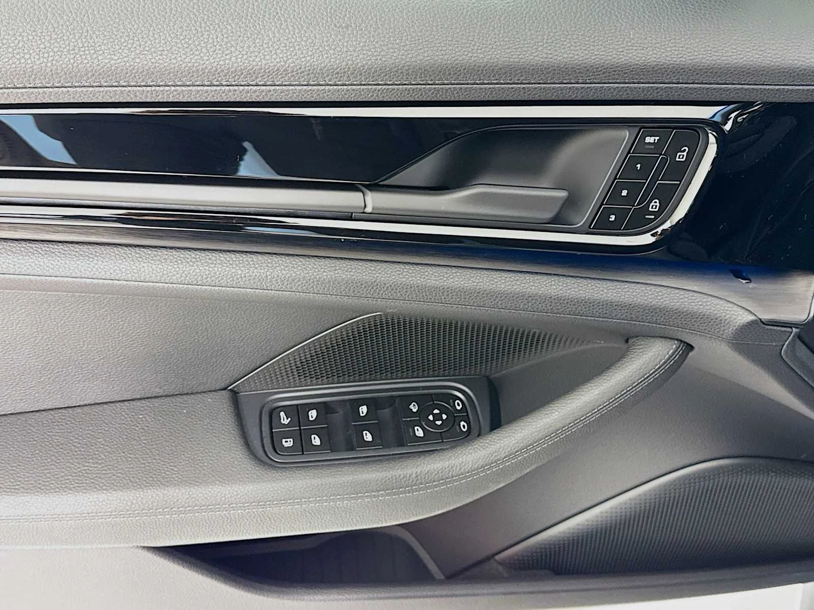 2026 Porsche Panamera 4 E-Hybrid - Photo 11