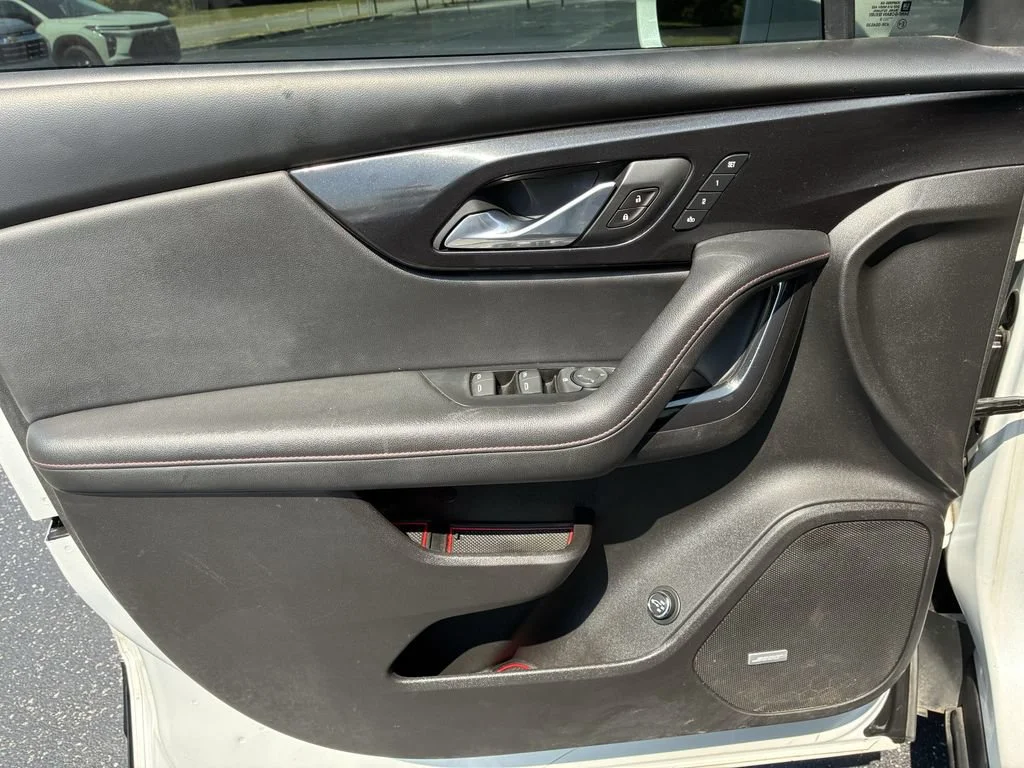Used 2020 IRIDESCENT PEARL TRICOAT Chevrolet RS image 12