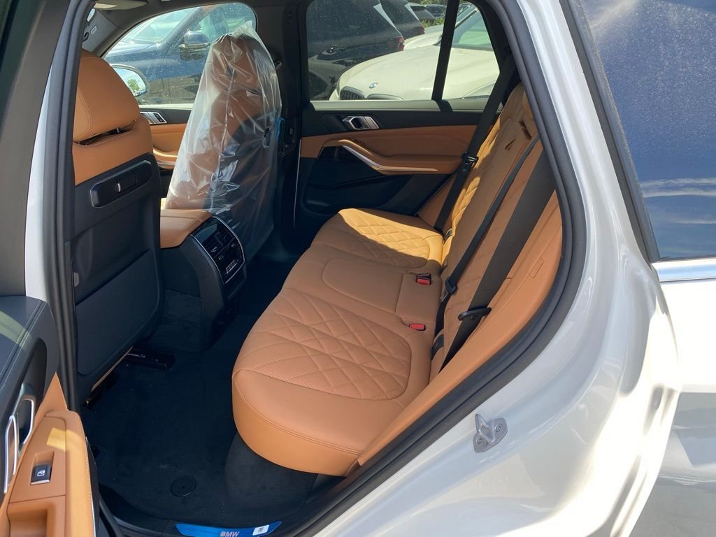 New 2026 Alpine White BMW xDrive40i image 7