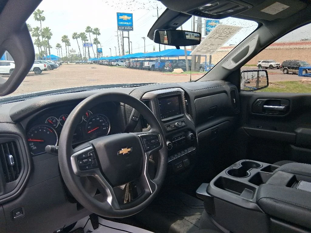 Used 2022 Silver Chevrolet Custom image 8