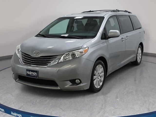 2015 Toyota Sienna XLE AWD photo