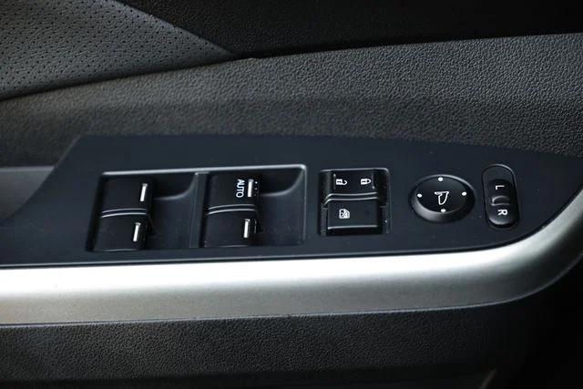 Used 2015 Kona Coffee Metallic Honda Touring image 16