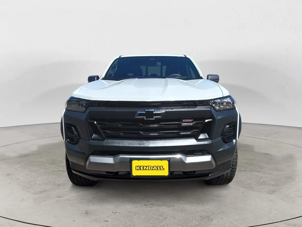 Used 2025 White Chevrolet Trail Boss image 2