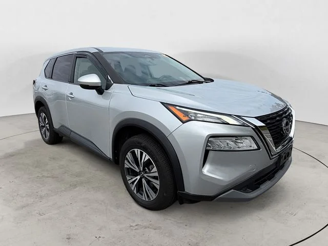 Used 2022 Brilliant Silver Nissan SV image 5